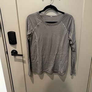 Lululemon size 6 long sleeve tee